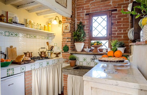 Uzzano Villa | ROSYABATE COTTAGE with Private Garden and views between Lucca and Pistoia