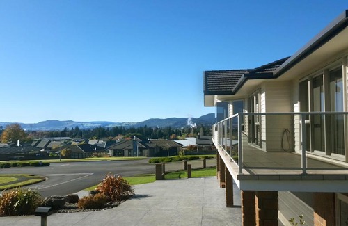 Rotorua Bed & Breakfast | Rotorua Views B&B/Apartment