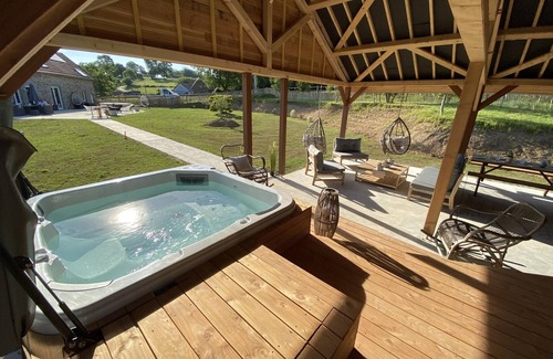La Chaise-Baudouin House | Roulotte 4 pers : jacuzzi, multisport court
