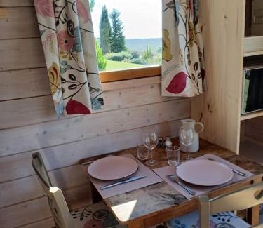 Preignan House | Roulotte du Touton avec jacuzzi