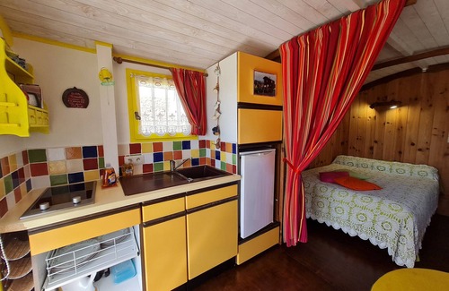 Bonnee Bed & Breakfast | Roulotte Esmeralda: Unique stay in nature, air-conditioned, private parking, bike rental
