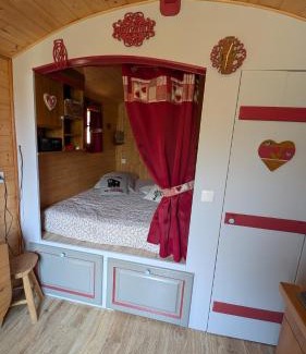 Monteils House | Roulotte romantique avec piscine en Cévennes
