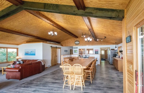 McMillan Cottage | Round Lake Retreat: UP Lakefront Vacation Home