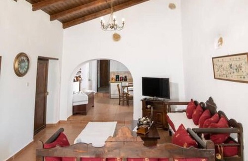 Pikris Villa | Roupes Stone House in Roupes