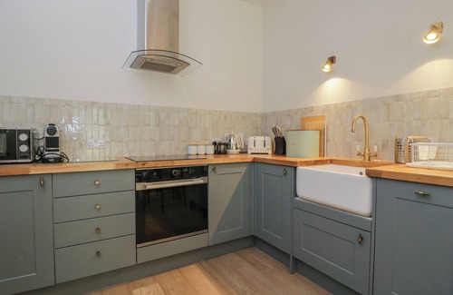 Elcot Cottage | ROWAN, pet friendly, with pool in Kintbury