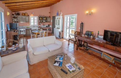 Kilada House | Roxanne’s Olive Grove House