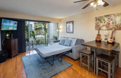 McCully - Moiliili Apartment | Royal Aloha Waikiki Beach