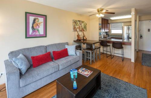 McCully - Moiliili Apartment | Royal Aloha Waikiki Beach