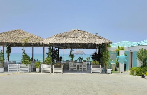 Al Kubus Resort | Royal Beach Hotel & Resort