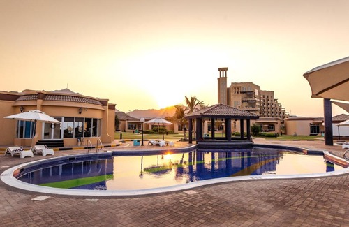 Al Kubus Resort | Royal Beach Hotel & Resort