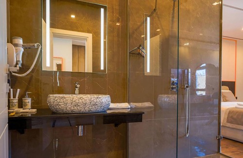 Mjull-Bathore Hotel | Royal East Resort