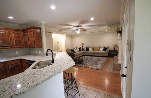 Chandler House | Royal Entertainer - STAYeasttexas