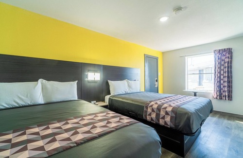 Stephenville Hotel | Royal Inn by OYO