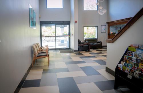 Akron Hotel | Royal Inn & Suites