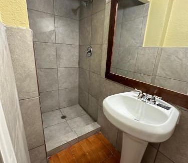 Kenedy Hotel | Royal Inn