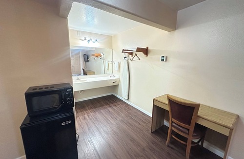 Watsonville Hotel | ROYAL INN