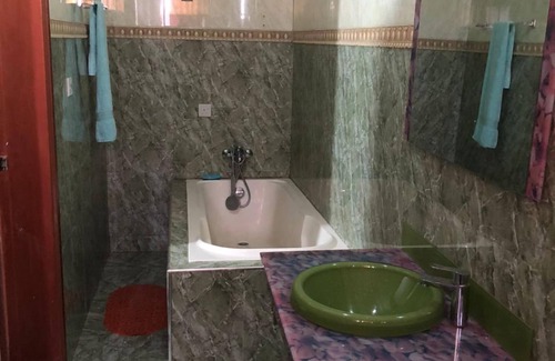 Nungua Hotel | Royal Kamak Hotel