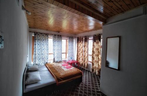 Laripora House | Royal palace