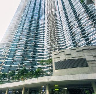 San Antonio Apartment | Royal Polo club Air condo Makati Swim Gym Park 300 mbps