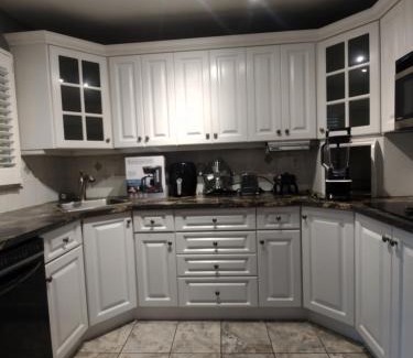 Bowmanville Apartment | Royal Rays