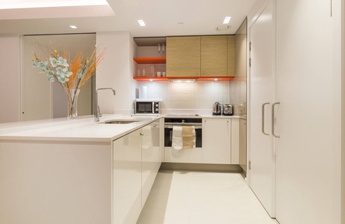 Canning Town South Apartment | Royal Style Flat - 5 mins walk to ExCeL London
