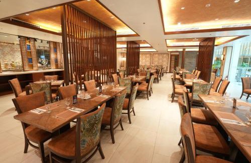 Clark Hotel | Royce Hotel & Casino