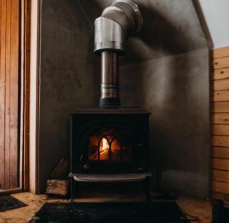 Potec Ski Chalet | Roztomilá a utulná chata Azzy na samotě v lese.
