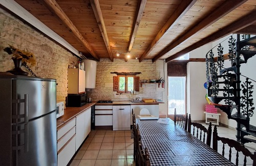 Saint-Pierre-de-Juillers Cottage | 'Ruche' La Grange du Moulin -Just families - Fun for kids - Heated pool - wifi