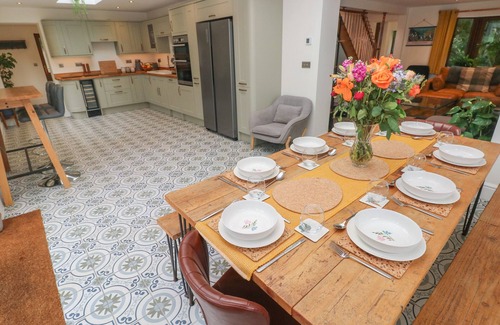 Haverfordwest House | RUDBAXTON WATER, pet friendly, with hot tub in Haverfordwest