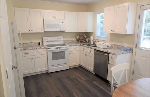 Merifield Acres House | Ruffin' It at Kerr Lake, New Home, Quiet Neighborhood in the Woods, Lake Access
