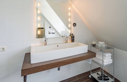 Rodenkirchen Hotel | rugs HOTEL Köln