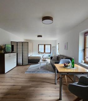 Urbach-Kirchdorf House | Ruhiges Ferienzimmer mit eigenem Bad am Waldrand
