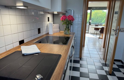 Oberhausen Apartment | Ruhrpott Residence - 3-room suite - 70m² with balcony in prime location