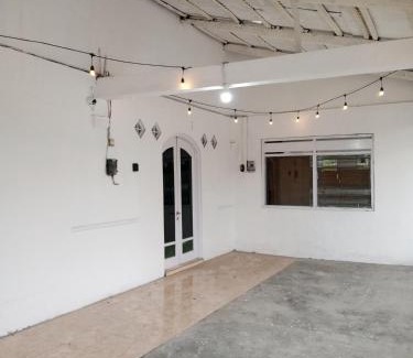 Banyumas House | Rumah Pemandangan Lembah & Pegunungan tepi Jalan Raya