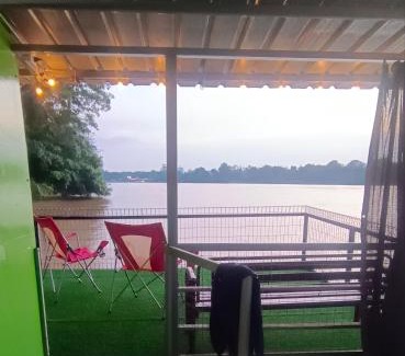 Temerloh Boat Rental | Rumah Rakit Bangau Parit Temerloh