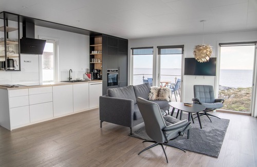 Heroy Cottage | Runde Panorama - Highlight View