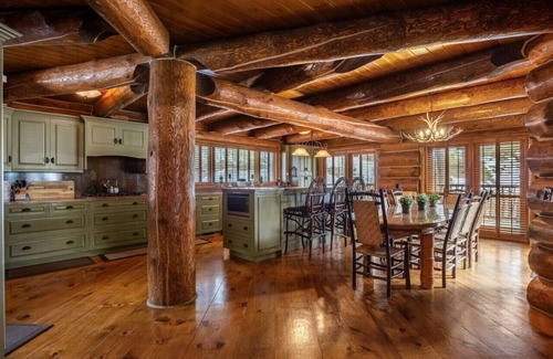 East Kootenay House | Rundlestone Ridge | 13-Person Hot Tub | Ski-In/Out