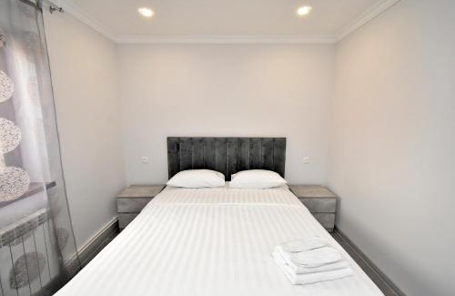 Parakar Apartment | Runway Rooms