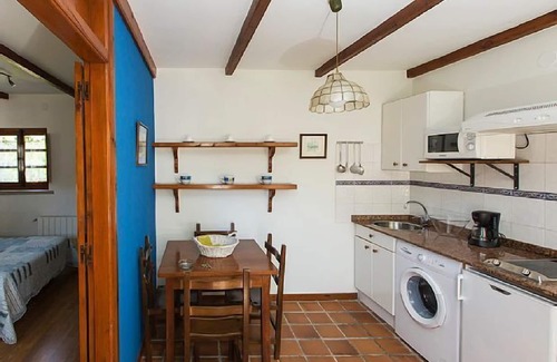 Villanueva de Pria Cottage | Rural apartment Playa del Canal for 3 people