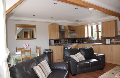 Hannington Cottage | Rural Cotswold Cottage in grounds of beautiful Nell House