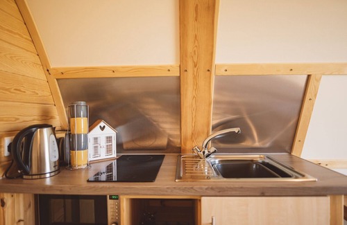 Tamworth Cabin | Rural Ensuite Wooden Cabin With Wood Fired Hot Tub