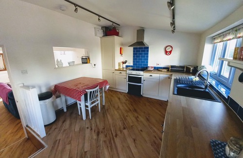 Honiton Cottage | Rural Holiday Cottage with Wonderful Countryside Views on Friendly Smallholding.
