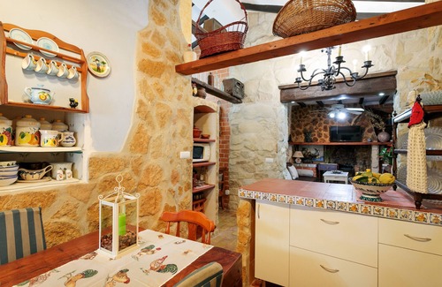 Alicante House | Rural House 'La Cuina De Paqui' with Private Pool, Private Terrace and Wi-Fi