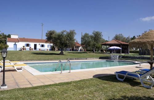 Ponte de Sor Cottage | Rural house in the dam of Montargil