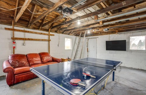 Bedford House | Rural Retreat Near Golf Courses in Ottawa Lake!