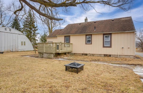 Bedford House | Rural Retreat Near Golf Courses in Ottawa Lake!