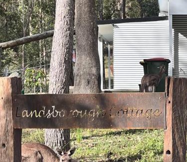 Landsborough House | Rural Self Contained 3 bedroom Cottage on acreage,