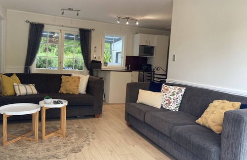 Waimauku Cottage | Rural setting, pool, family friendly