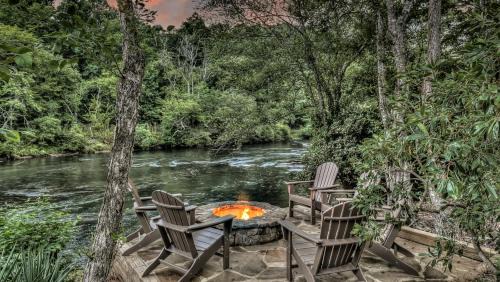 Mineral Bluff House | Rushing River Retreat