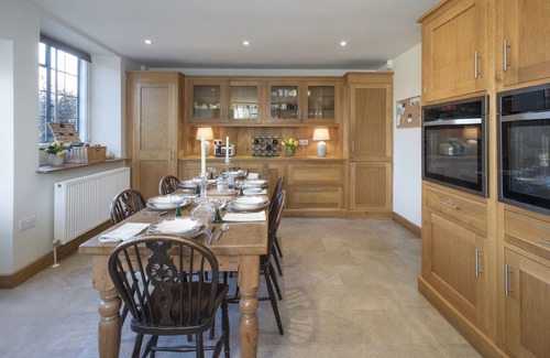 Broadway Cottage | Russell Court Cottage Historic 18th-Century Cotswold Retreat in Central Broadway